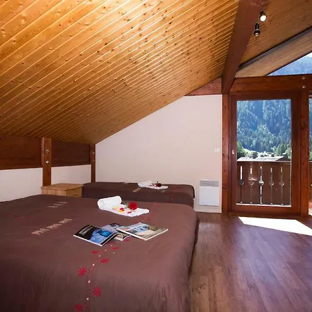 Sainte-foy-l'argentiere Chalet Sleeps 9 Chalet