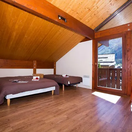 Chalet Sainte-foy-l'argentiere Chalet Sleeps 9 Chamonix